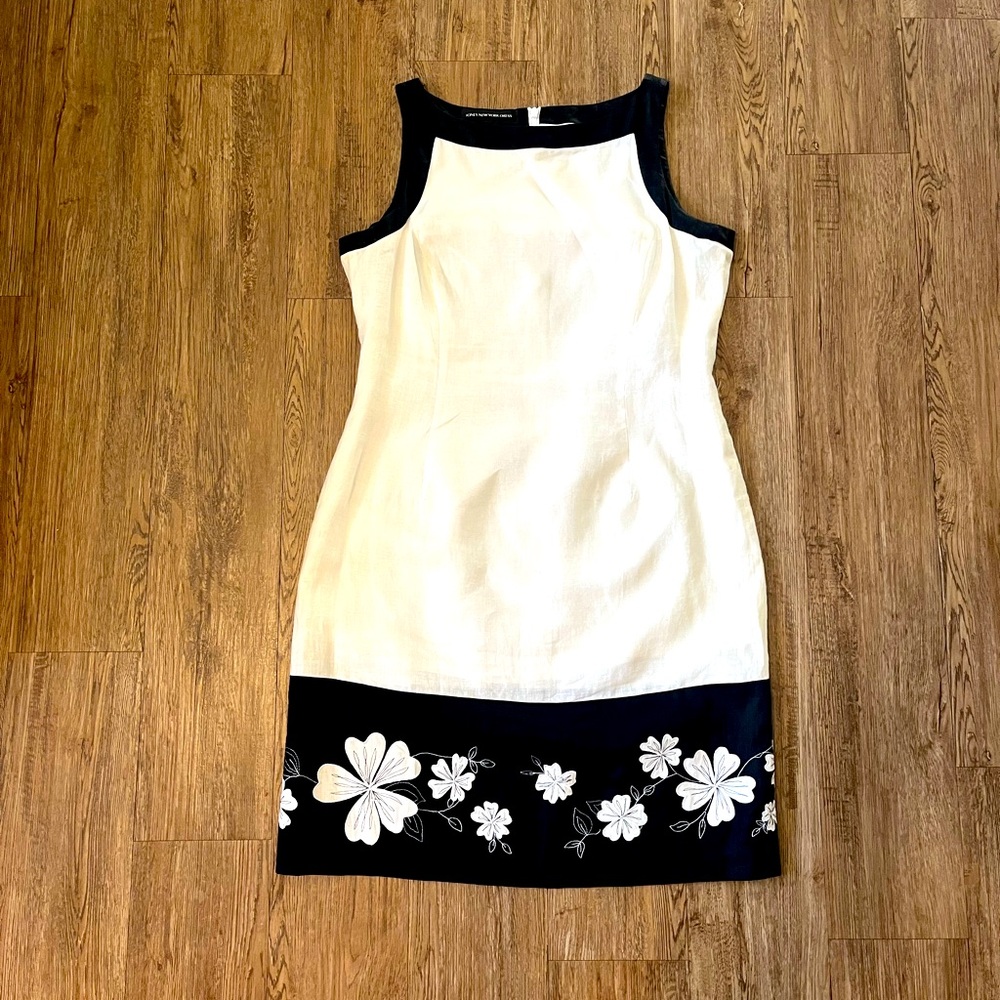 Jones New York Dress- White with Floral Seam Size: 12  PTP: 20" L: 37"